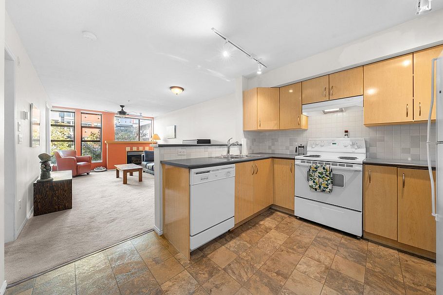 405 305 Lonsdale Avenue North Vancouver, BC - 10