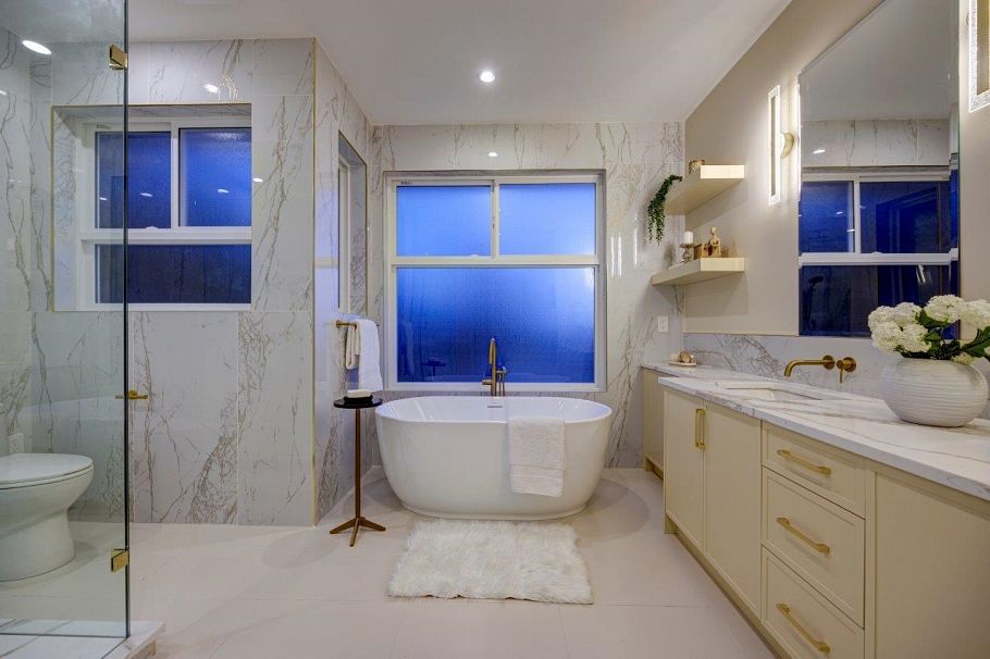 361 E 22nd Street North Vancouver, BC - 22