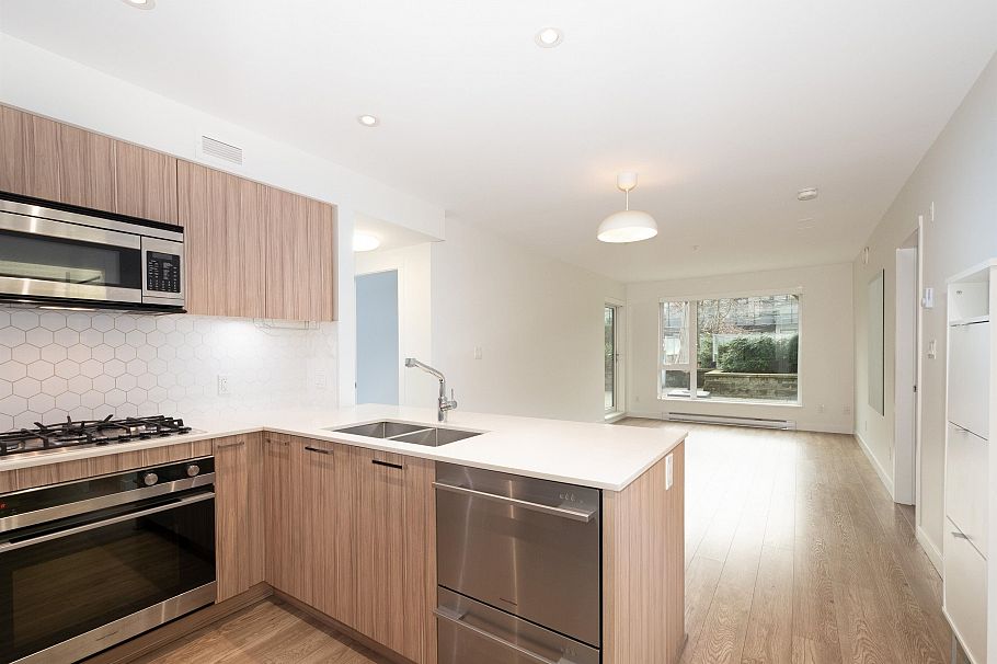 204 1061 Marine Drive North Vancouver, BC - 5