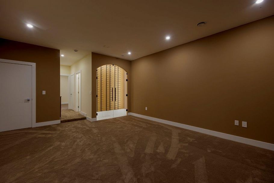 361 E 22nd Street North Vancouver, BC - 24