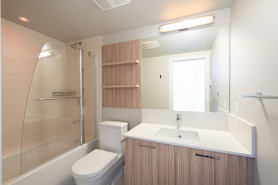 204 1061 Marine Drive North Vancouver, BC - 20