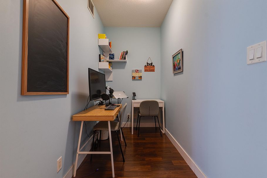 508 168 East Esplanade North Vancouver, BC - 25