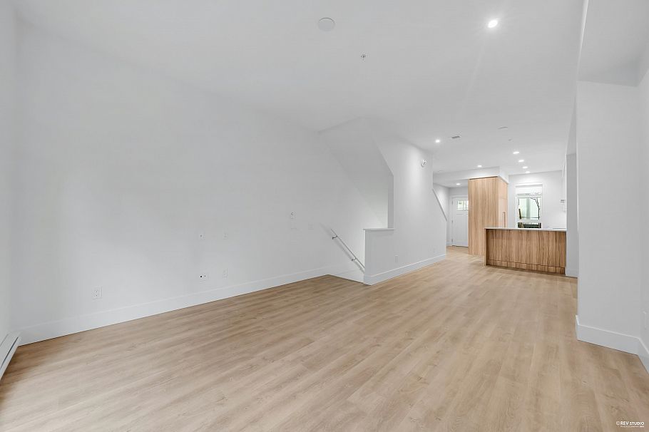 105 2320 Emery Court North Vancouver, BC - 10