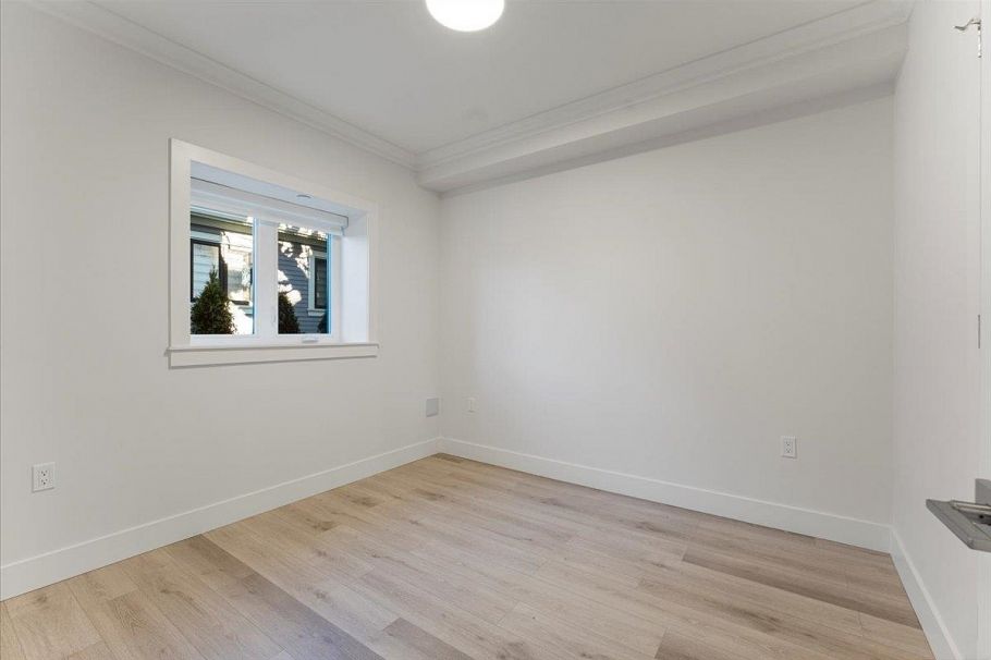 2229 W 16th Avenue Vancouver, BC - 24