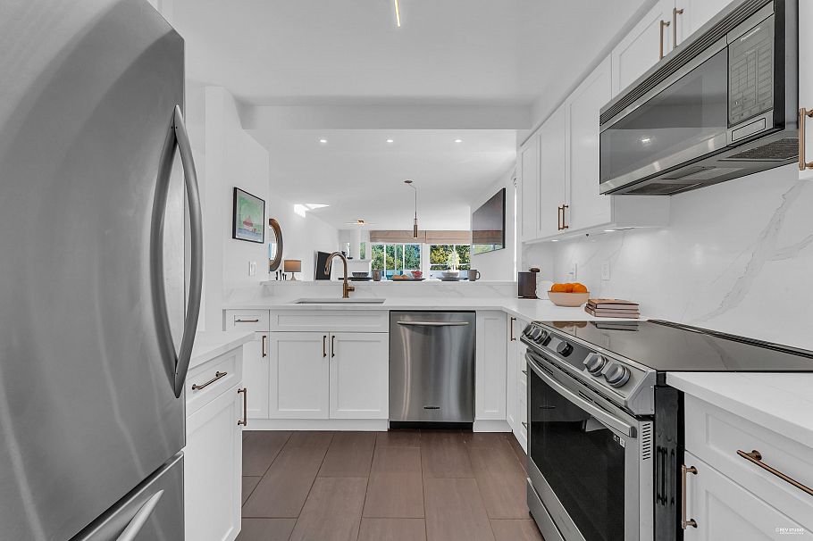 2243 Oak Street Vancouver, BC - 16