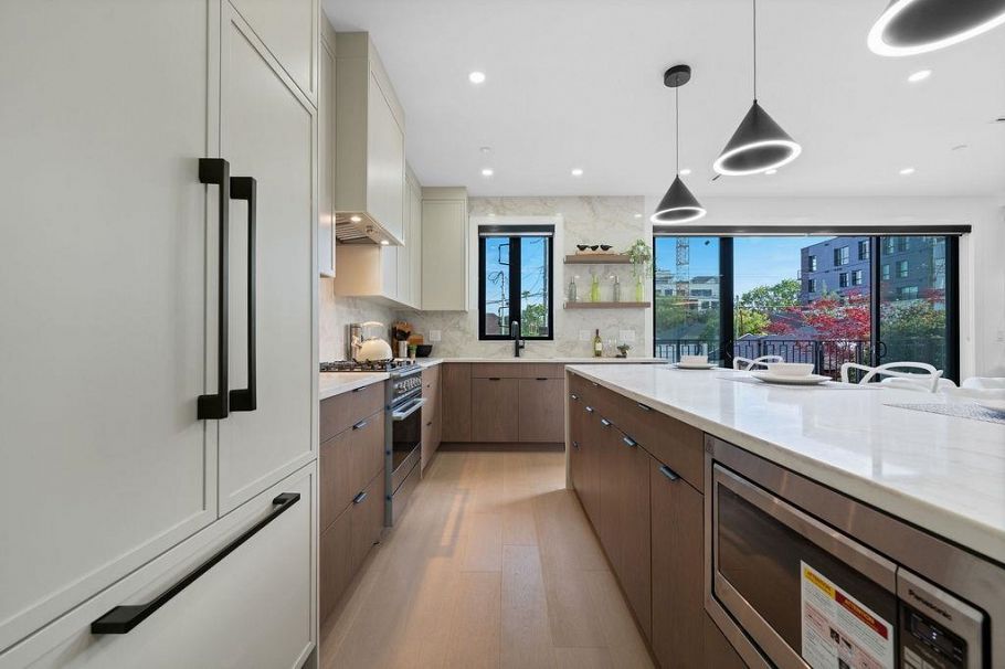 3 2282 E 8th Avenue Vancouver, BC - 4