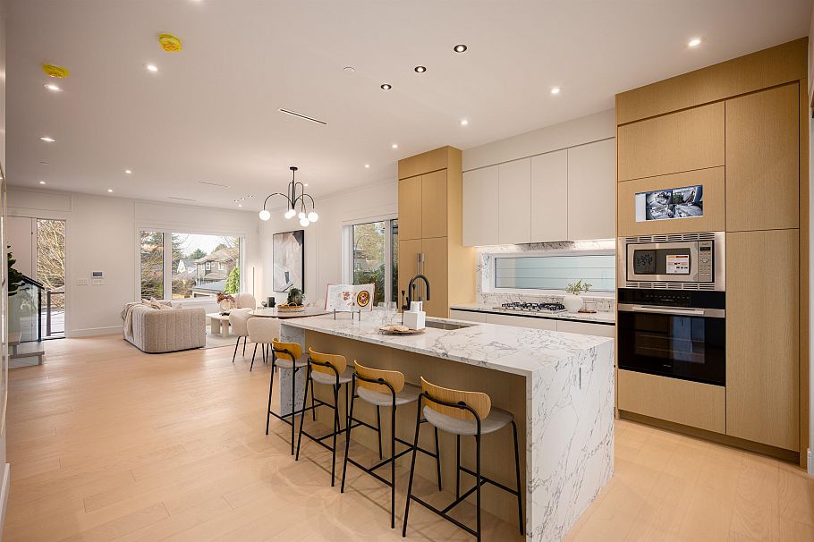 7382 Maple Street Vancouver, BC - 16