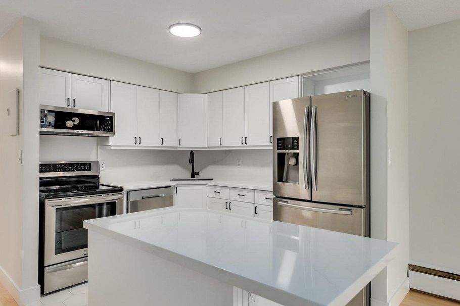 307 2255 York Avenue Vancouver, BC - 4