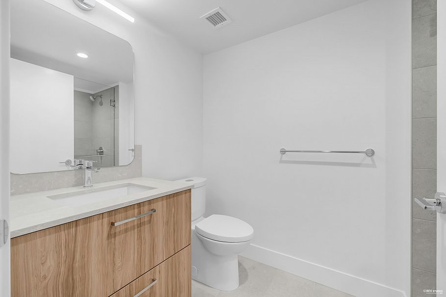 105 2320 Emery Court North Vancouver, BC - 27