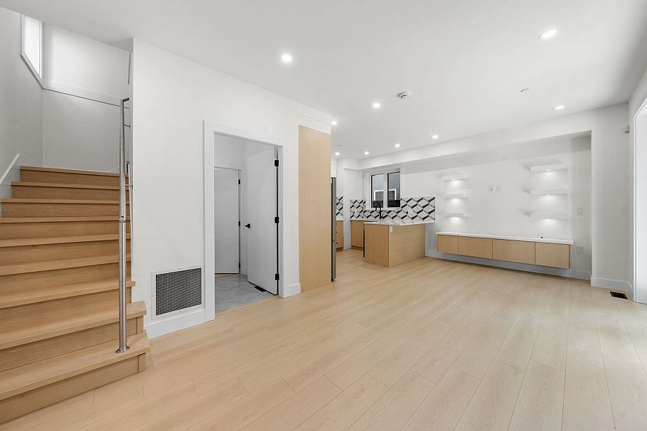 1 3425 Archimedes Street Vancouver, BC - 3