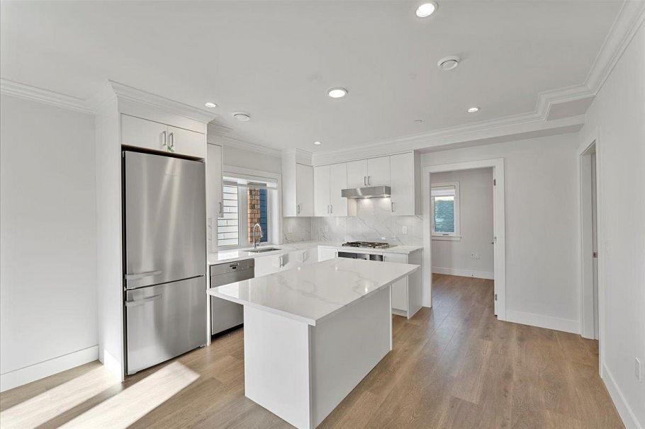 2227 W 16th Avenue Vancouver, BC - 13