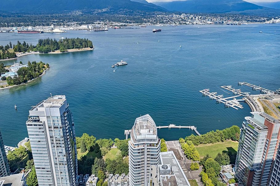 401 1233 W Cordova Street Vancouver, BC - 2