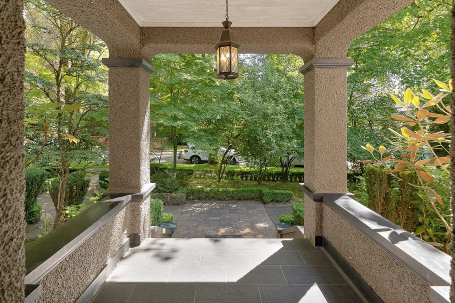 1649 W 29th Avenue Vancouver, BC - 4