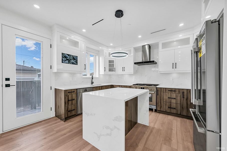 2 3344 Adanac Street Vancouver, BC - 3