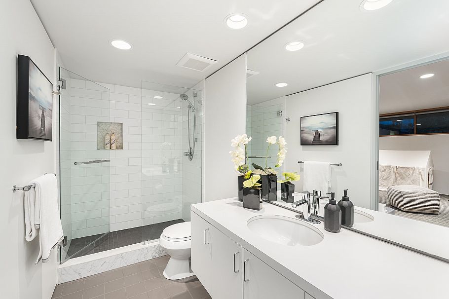 1299 W 57th Avenue Vancouver, BC - 24