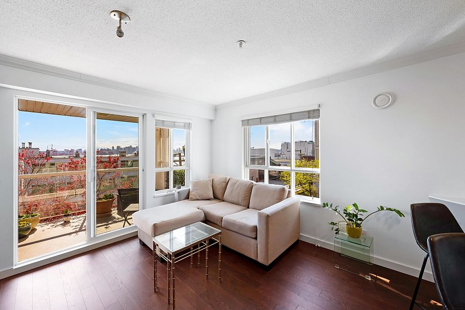 213 365 E 1st Street North Vancouver, BC - 9