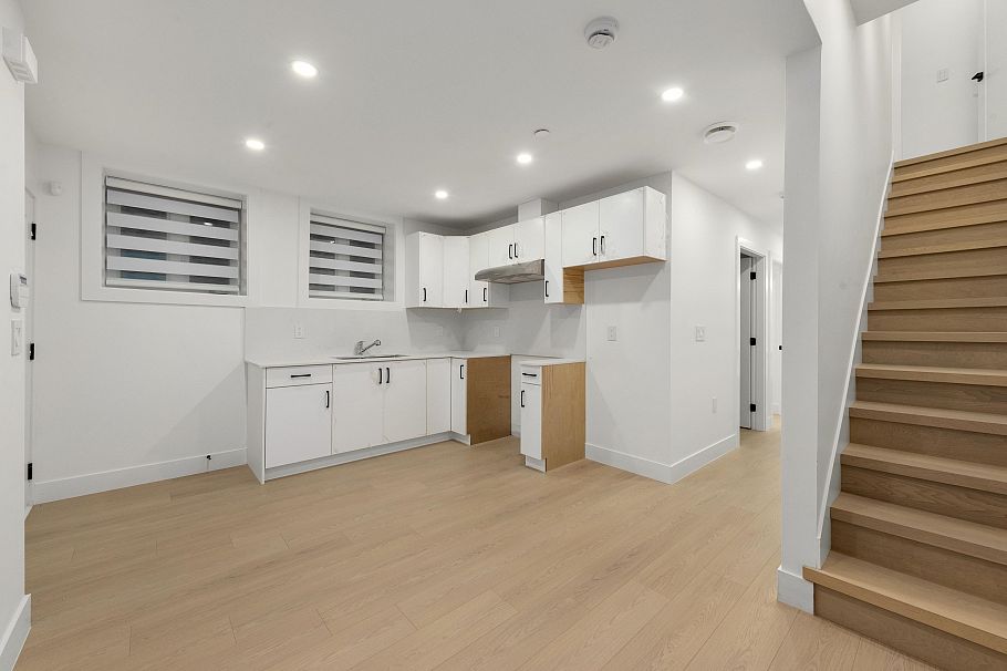 2 7361 Fraser Street Vancouver, BC - 26