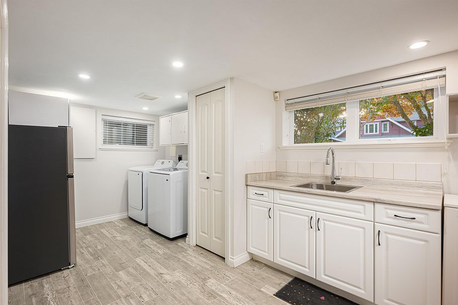 3658 Loraine Avenue North Vancouver, BC - 20