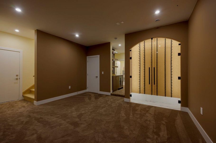 361 E 22nd Street North Vancouver, BC - 25