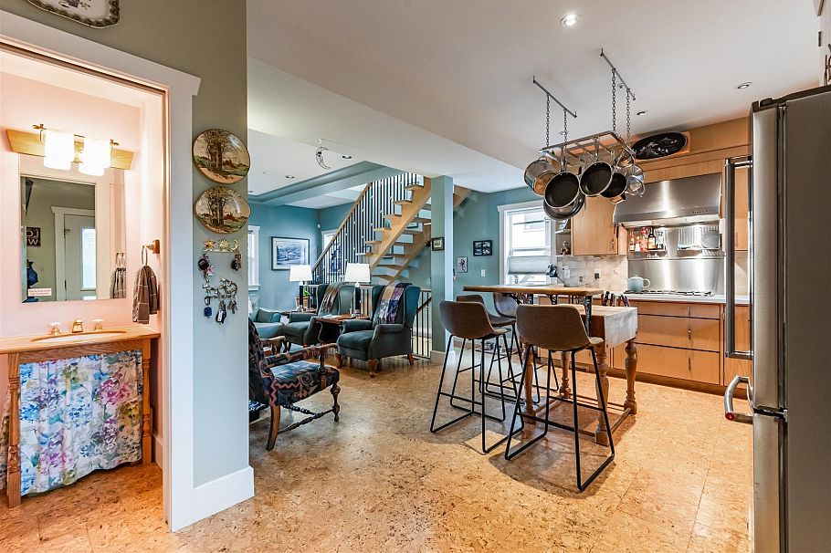 419 E 23rd Avenue Vancouver, BC - 5