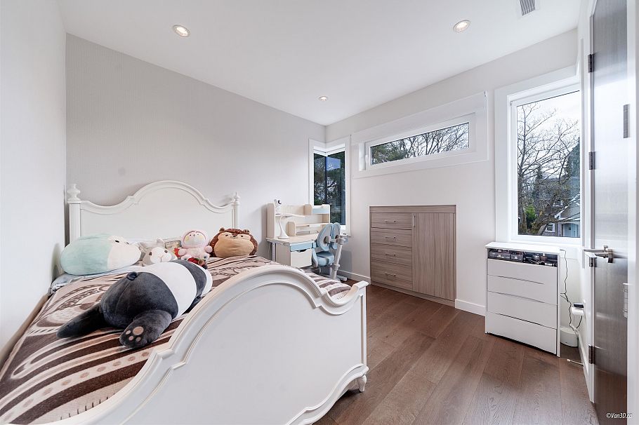 3781 W 24th Avenue Vancouver, BC - 11