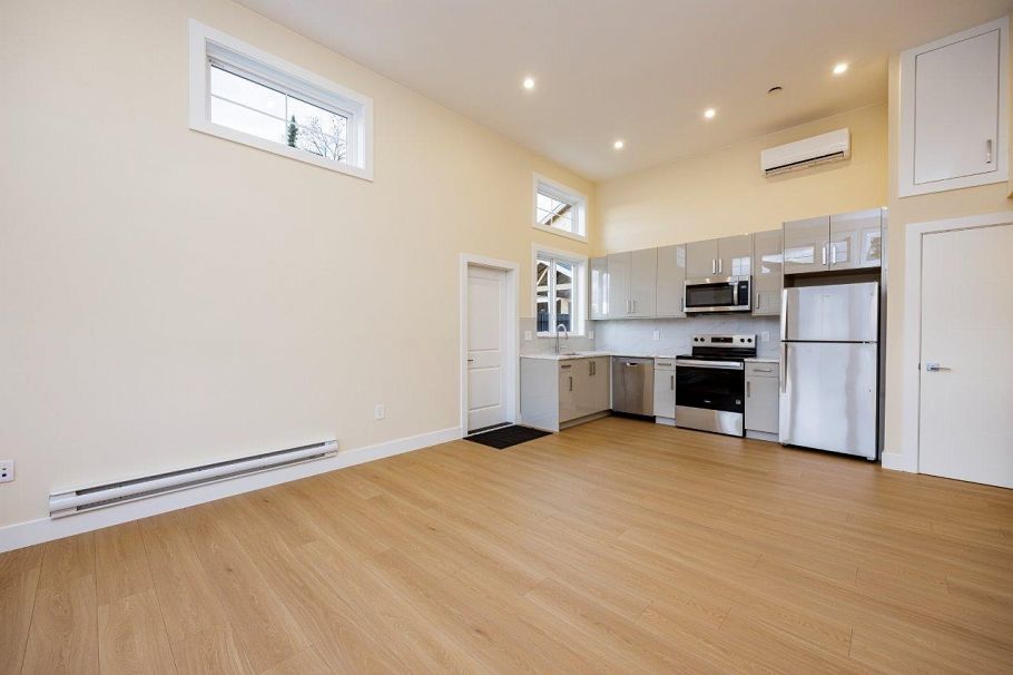 361 E 22nd Street North Vancouver, BC - 32