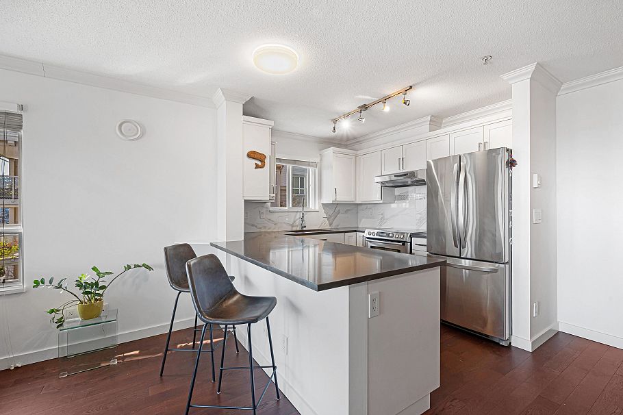 213 365 E 1st Street North Vancouver, BC - 5
