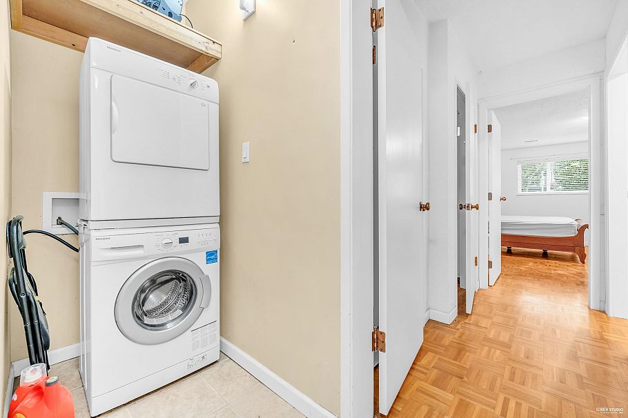 2056 W 29th Avenue Vancouver, BC - 13