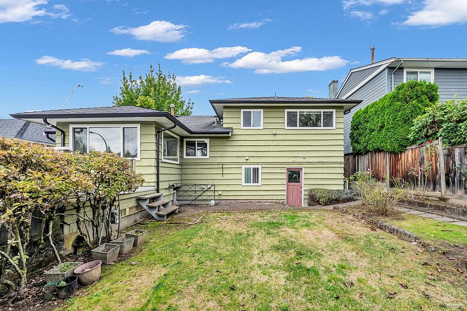 2056 W 29th Avenue Vancouver, BC - 31