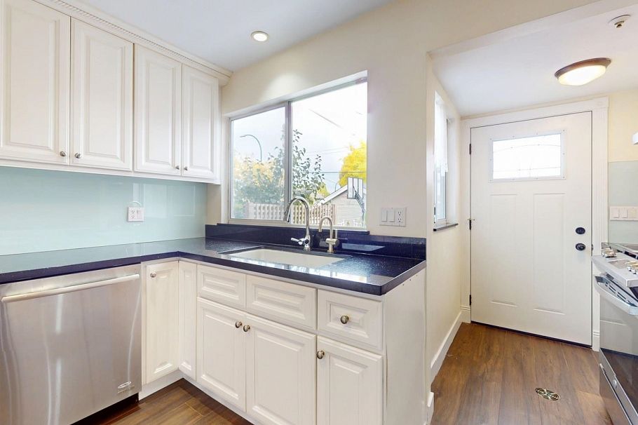 2789 W 24th Avenue Vancouver, BC - 11