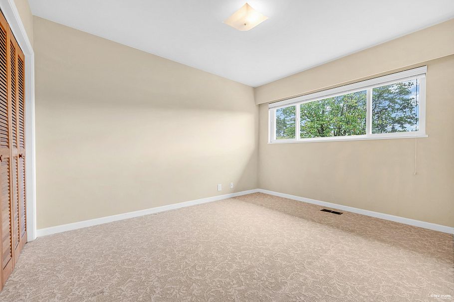 2056 W 29th Avenue Vancouver, BC - 18