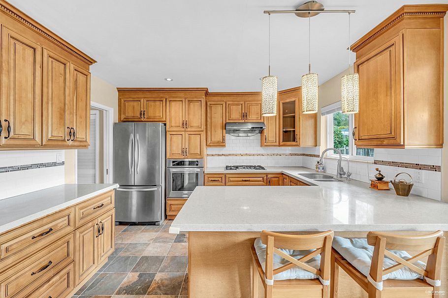 2056 W 29th Avenue Vancouver, BC - 6