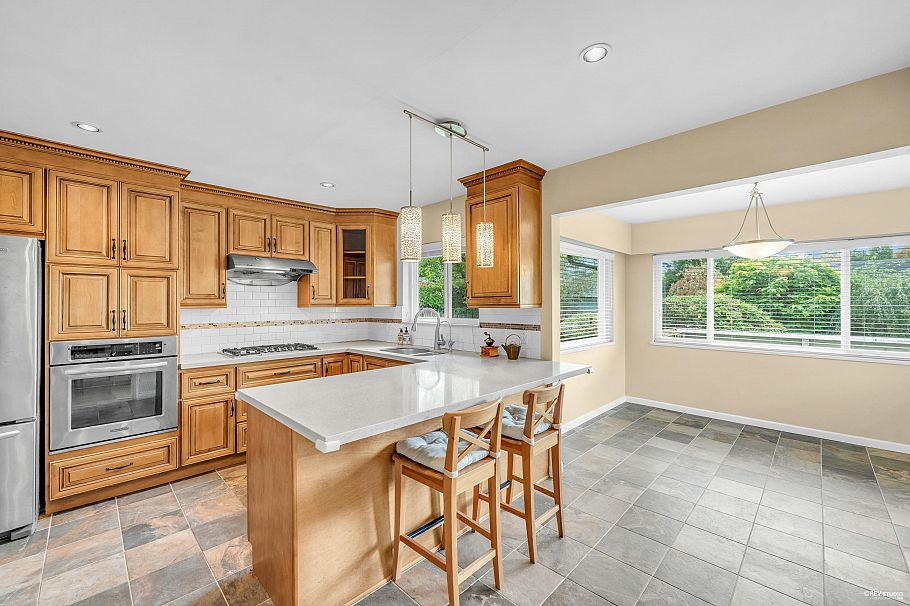 2056 W 29th Avenue Vancouver, BC - 7