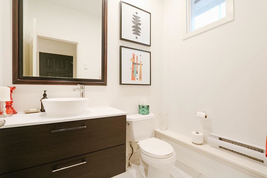 158 W 22nd Street North Vancouver, BC - 11