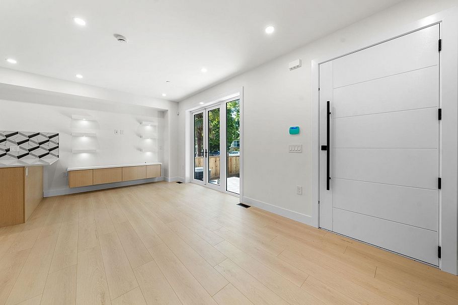 1 3425 Archimedes Street Vancouver, BC - 10