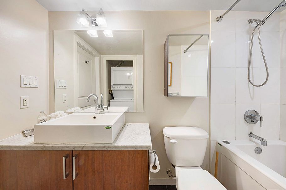 701 1068 W Broadway Vancouver, BC - 9