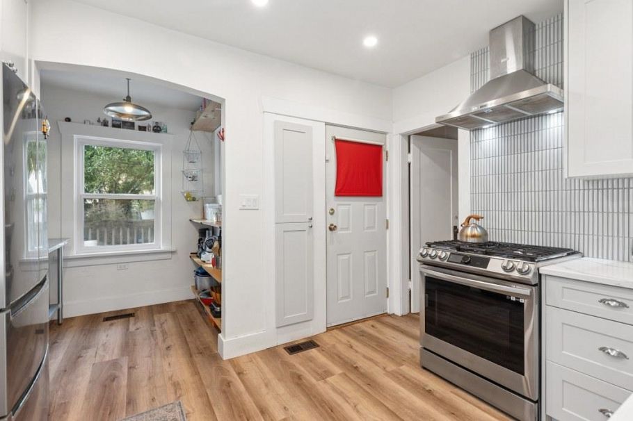 4188 W 13th Avenue Vancouver, BC - 7