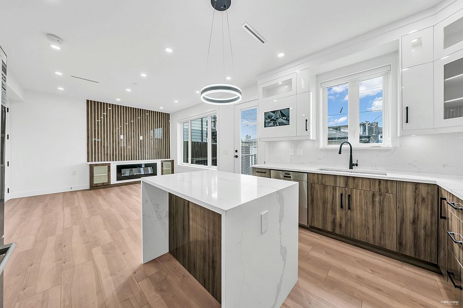 2 3344 Adanac Street Vancouver, BC - 7