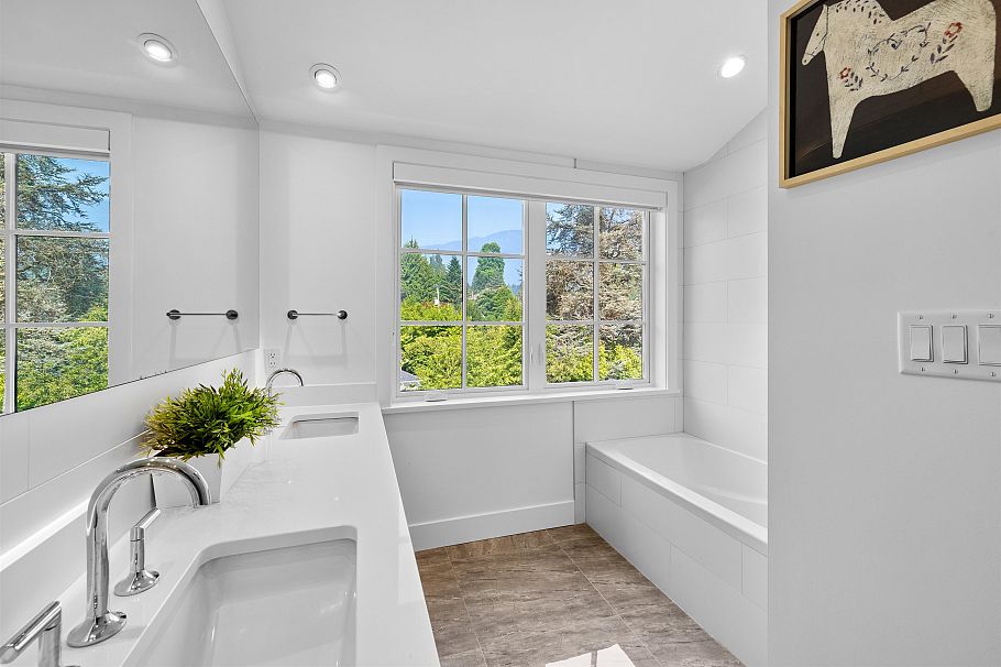 6 1133 Ridgewood Drive North Vancouver, BC - 18