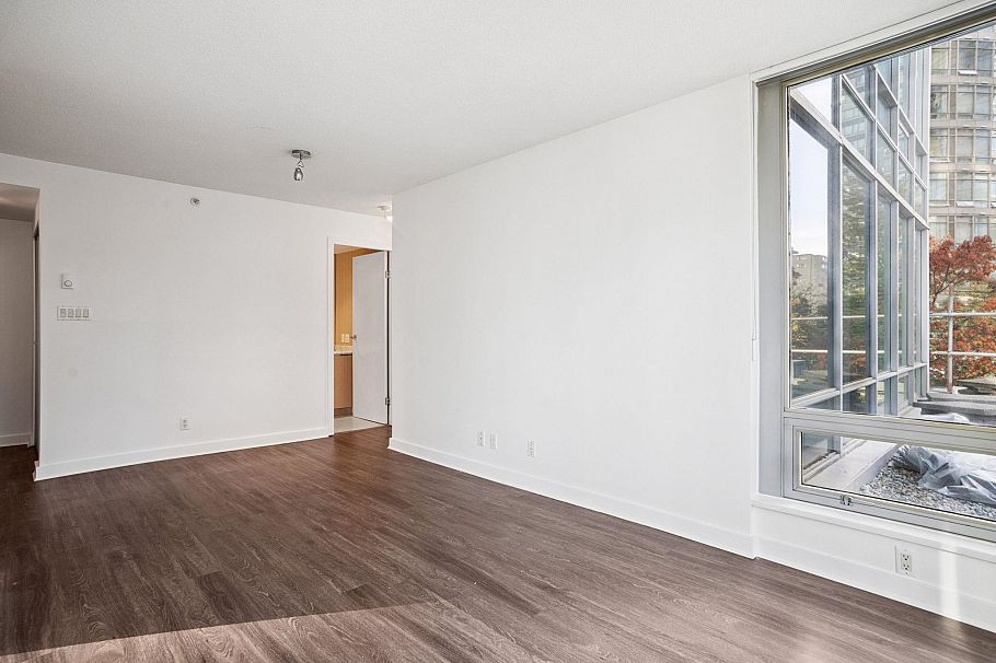 508 1200 W Georgia Street Vancouver, BC - 2