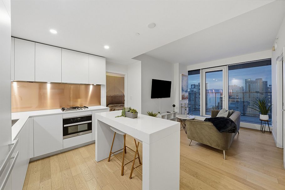 2506 1480 Howe Street Vancouver, BC - 1