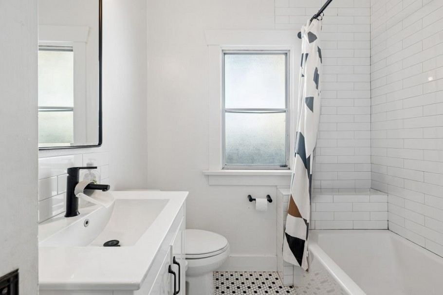 4188 W 13th Avenue Vancouver, BC - 13