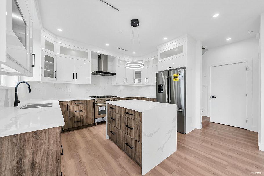 2 3344 Adanac Street Vancouver, BC - 5