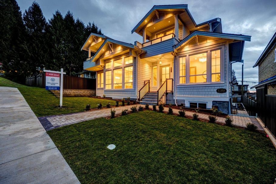 361 E 22nd Street North Vancouver, BC - 3