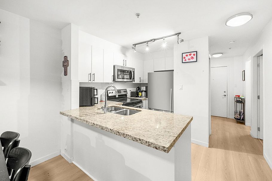 203 930 W 16th Avenue Vancouver, BC - 10