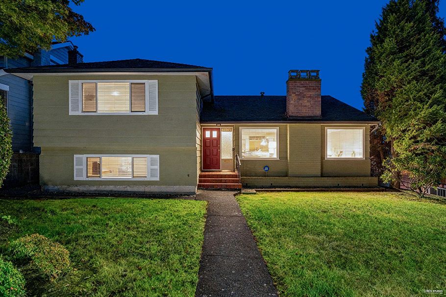 2056 W 29th Avenue Vancouver, BC - 1