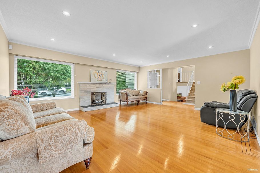 2056 W 29th Avenue Vancouver, BC - 5