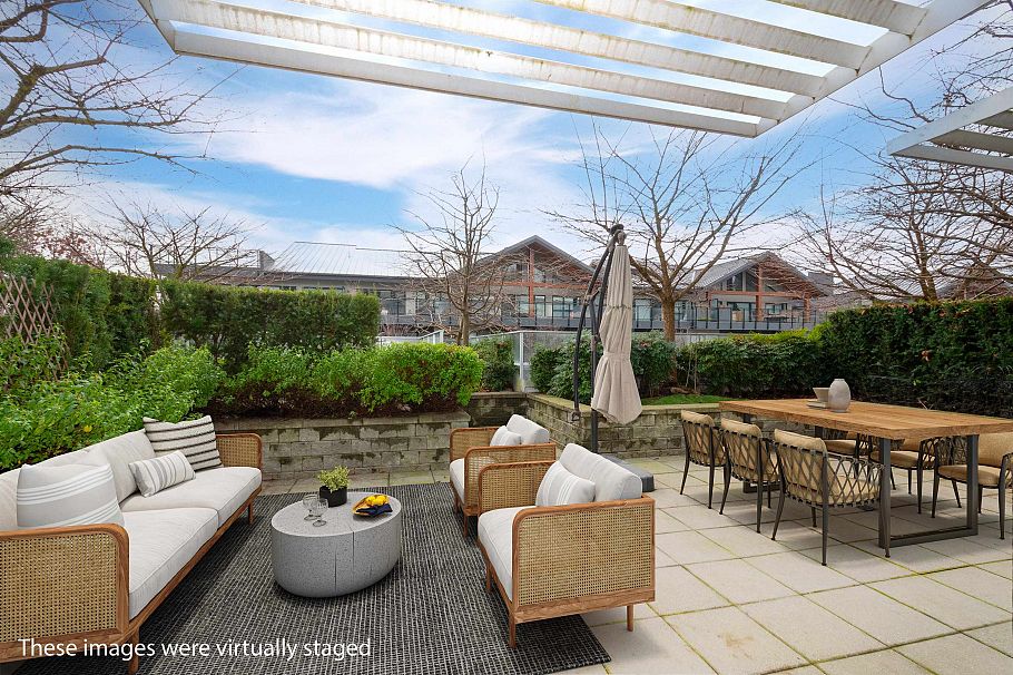 204 1061 Marine Drive North Vancouver, BC - 1