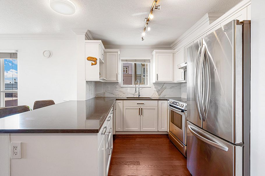 213 365 E 1st Street North Vancouver, BC - 6