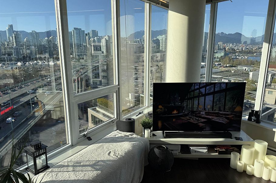 1404 445 W 2nd Avenue Vancouver, BC - 2